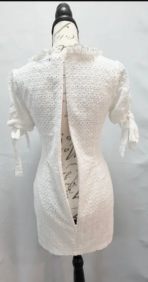 Pretty Little Thing 👗✨ Petite White Eyelet Cut-Out Mini Dress (US 2) 🤍🌸 thumbnail 11
