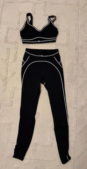 Alo Yoga Set Heart Throb thumbnail 1