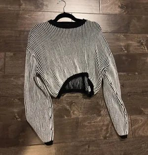 Edikted Cropped Sweater thumbnail 1