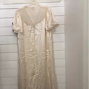 Barbizon Vintage Pale Cream Floral Embroidered‎ Elegant Lace Trim Long Robe 1X thumbnail 3
