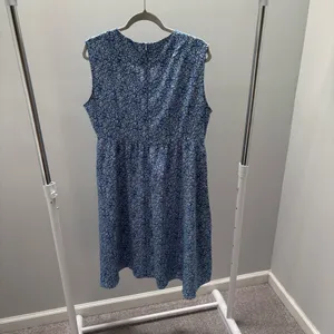 Emery Rose Blue Floral Sleeveless Midi Dress thumbnail 4