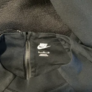Nike Black Women's Pullover Crew Sweatshirt thumbnail 6