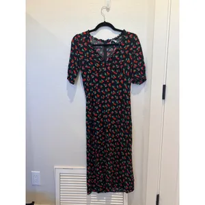 Reformation Alia Cherry Print Midi Dress Black V-Neck Ruffle Size 4 thumbnail 5