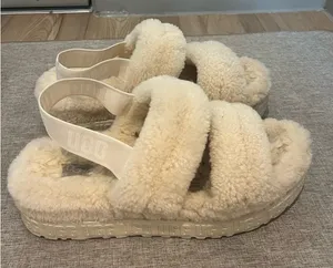 Ugg slippers thumbnail 1