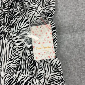 Free People Tank Top Womens M Black White V-Neck Sleeveless Zebra Print thumbnail 6