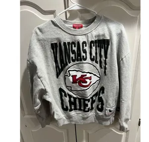 MITCHELL AND NESS KANSAS CITY CHIEFS WOMENS GREY LOGO CREW SWEATSHIRT Small thumbnail 8