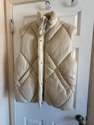 Abercrombie & Fitch Oversized Vegan Leather Quilted Puffer Vest thumbnail 9