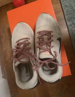 Nike running shoes thumbnail 1