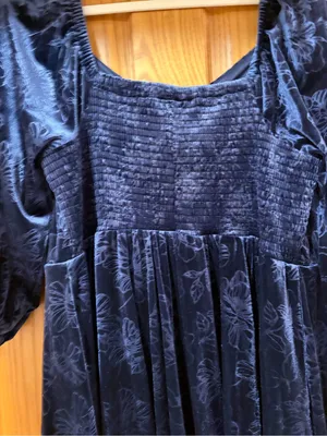 Torrid At The Knee Embossed Blue Velvet Floral Sweetheart Peplum Dress thumbnail 5