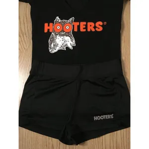 B70 RARE!! New Hooters Girl Vintage Uniform Short Sleeve VNeck Tee & Shorts Xxs thumbnail 2