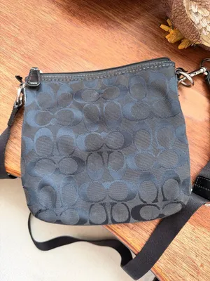 Coach Bag Signature C Crossbody Black Bag Silver Turnlock Adjustable Strap thumbnail 5