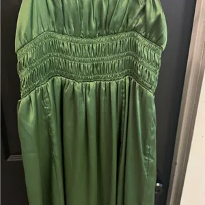 Abercrombie Medium Green Smocked Satin Slit Maxi Dress Wedding Guest Elegant thumbnail 5