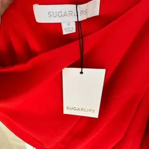 Sugarlips Such a Betty One Shoulder Red Top SZ M thumbnail 9