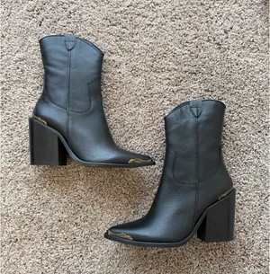 Stivali Coachella Lone Star Edition Cowboy Boots in Black thumbnail 3