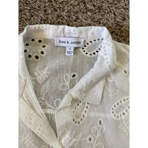 Alex & Jordan White‎ Floral Eyelet Lace Button up Blouse Size Small thumbnail 2