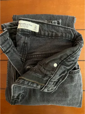 90s Straight Abercrombie Ultra High-Rise Jeans thumbnail 2