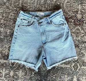 Abercrombie High Rise Dad Shorts in Light Wash - 26 thumbnail 7