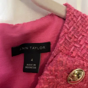 Ann Taylor Pink Tweed Shoulder Button Shift Dress - Size 4 thumbnail 3