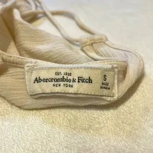 Abercrombie & Fitch- Boho Cream Flowy Embroidered Halter Criss-Cross Top- Size S thumbnail 3