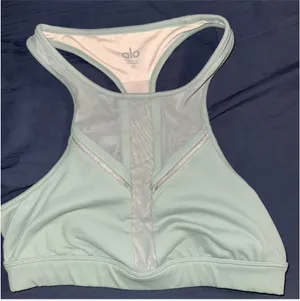 Alo sports bra thumbnail 1