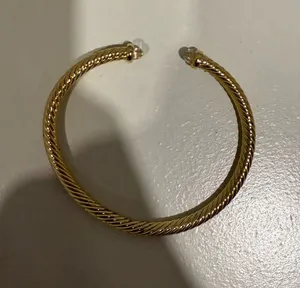 Gold cuff thumbnail 1