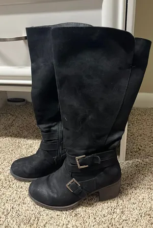 Black tall boots thumbnail 1