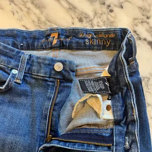 EUC 7 For All Mankind High Waist Ankle Skinny Jean Raw Hem Unique Leg Women’s 29 thumbnail 4