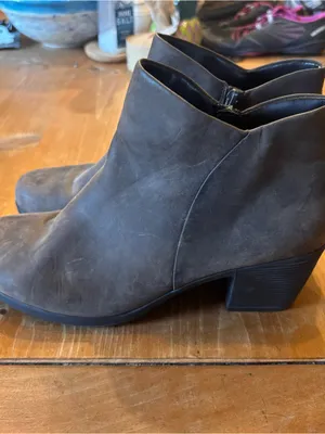 Clarks womens un Lindel zip nubuk ankle boots gray 9M thumbnail 2