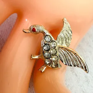 Vintage NEMO Gold Tone Rhinestone Bird Brooch Red Eye thumbnail 2