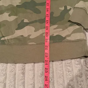 Old Navy Womens Green Camo Raglan Long Sleeve Crewneck Sweatshirt Size M‎ thumbnail 5