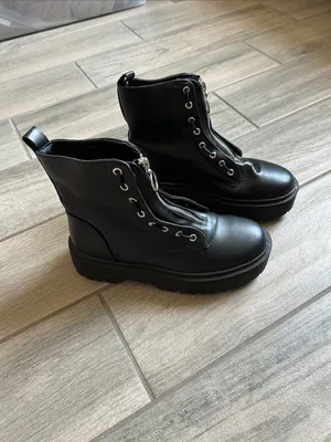 PrettyLittleThing Black Zip-Front Platform Combat Boots thumbnail 2