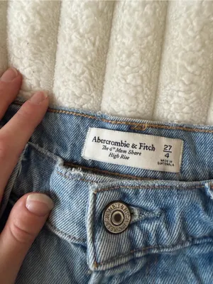Abercrombie & Fitch Light Wash The 4” Mom Short High Rise Curve love thumbnail 4