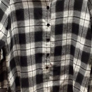 SHEIN Size Medium Plaid Shirt Preloved. thumbnail 2