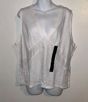 Banana Republic Short sleeve v neck cotton blend t-shirt in white size X-large thumbnail 2