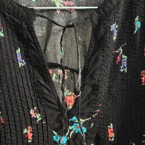Old Navy Black Blouse with Floral Design thumbnail 3