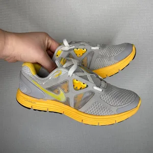 Nike | Grey Yellow Lunarlon Womans Sneaker‎ 7.5 thumbnail 2