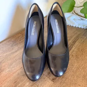 Via Spiga Pump Women 7M Black Leather Classic Professional Hidden Platform Heel thumbnail 2