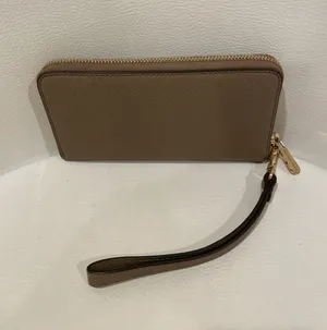 Michael Kors Wallet thumbnail 2