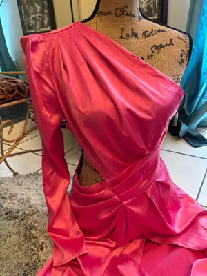 Stunning pink dress size Lg 🩷🩷 thumbnail 2