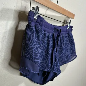 Lululemon Pretty Palm Size 6 Hotty Hot Shorts thumbnail 6