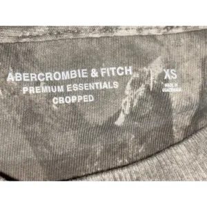 NEW Abercrombie & Fitch Essentials Cropped Gray Camo Short Sleeve Crop Top Sz XS thumbnail 5