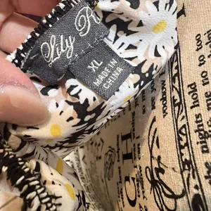 Lily Rose size XL Daisy print crop top NWOT Off the shoulder elastic waist thumbnail 3