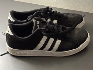 Adidas kids sneakers size 4.5 thumbnail 1