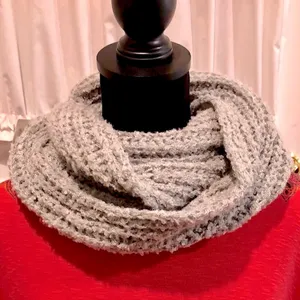 Women’s Grey Cable Knit Infinity Scarf / Neck Warmer NWT Gray thumbnail 5