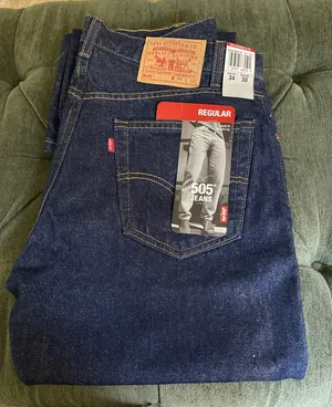Straight-Leg Jeans thumbnail 3