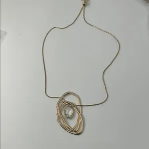 Elegant Gold Pendant Necklace thumbnail 14