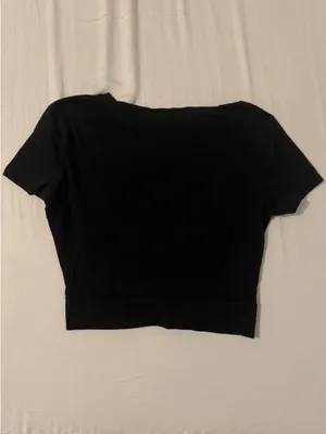 Black basic tee with knot in the front thumbnail 4