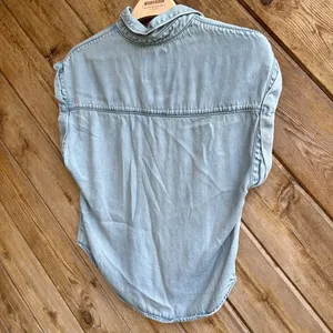 Abercrombie and Fitch super soft button down denim shirt size xs thumbnail 4