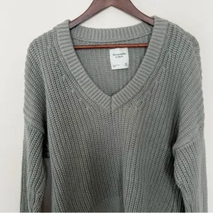 Abercrombie & Fitch Chunky knit V-neck Sweater Pullover Relaxed Fit Size Medium thumbnail 2
