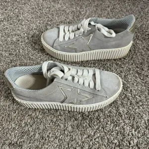 The Shoe Box Platform Tennis Shoes Size 6 thumbnail 2